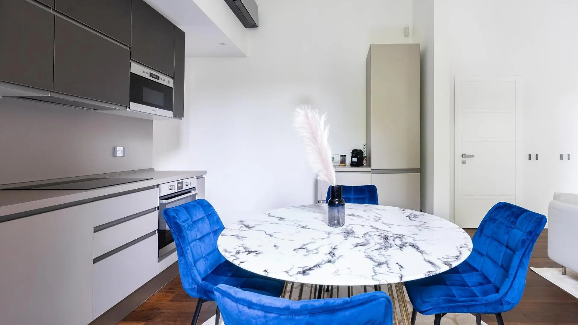 San Marco White Appartamento Luxury Con Garage Su Richiesta Florence